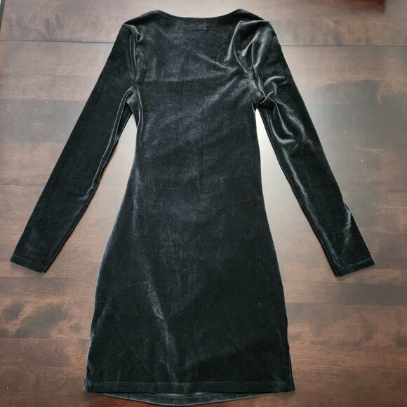 NWT Abercrombie & Fitch Black Asymmetrical Velvet Dress Size Small - Picture 5 of 5
